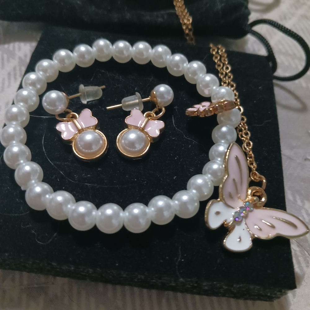 Elegant Pearl and Gold Butterfly Jewelry Set Brand New!